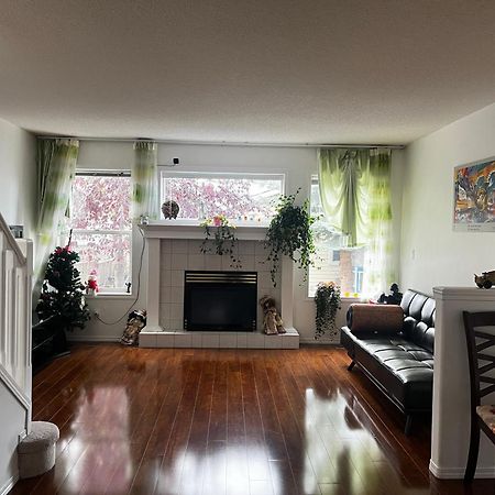 Hidden Valley New Basement Suite With Private Bathroom! YYC Esterno foto