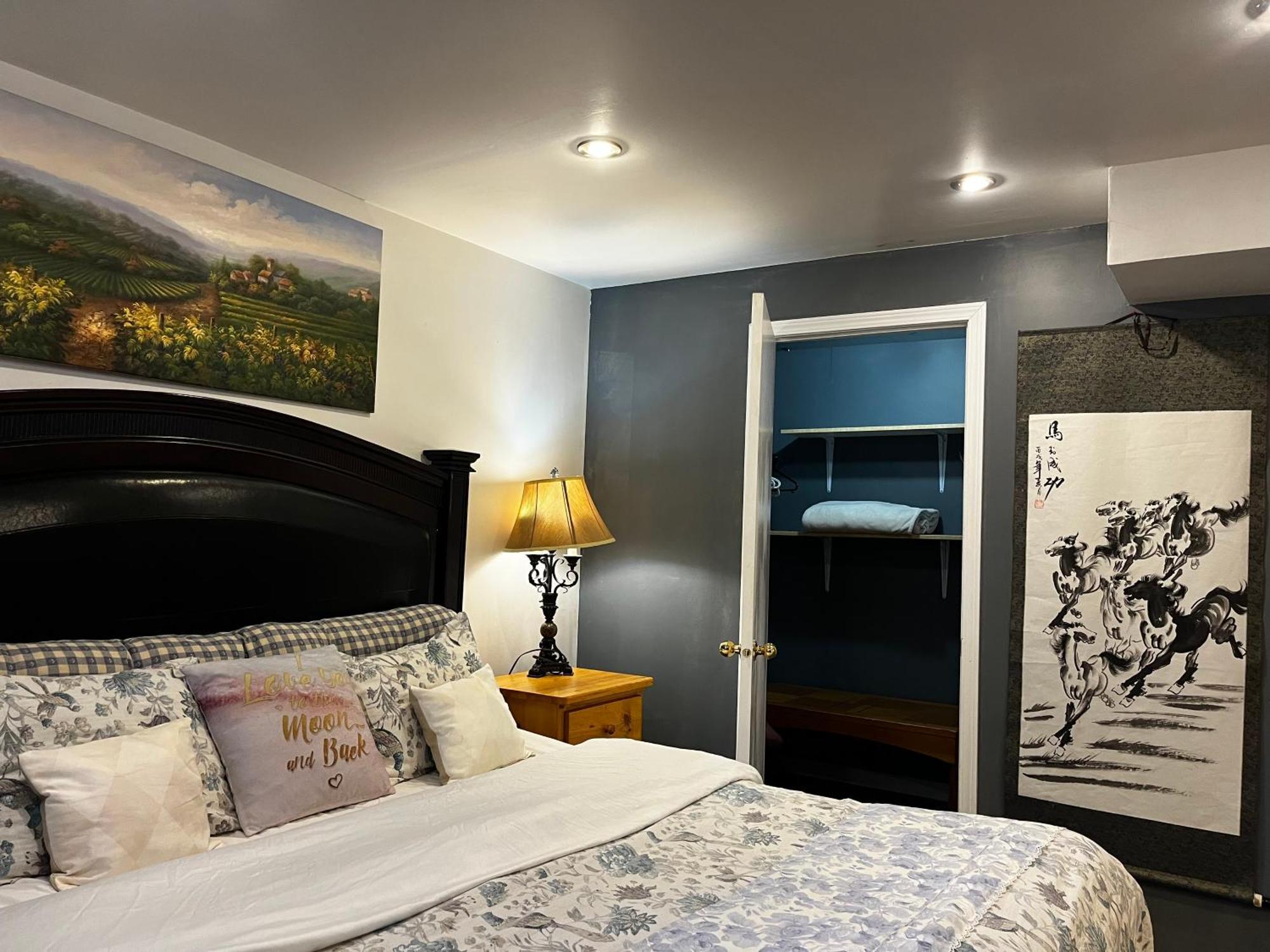 Hidden Valley New Basement Suite With Private Bathroom! YYC Esterno foto