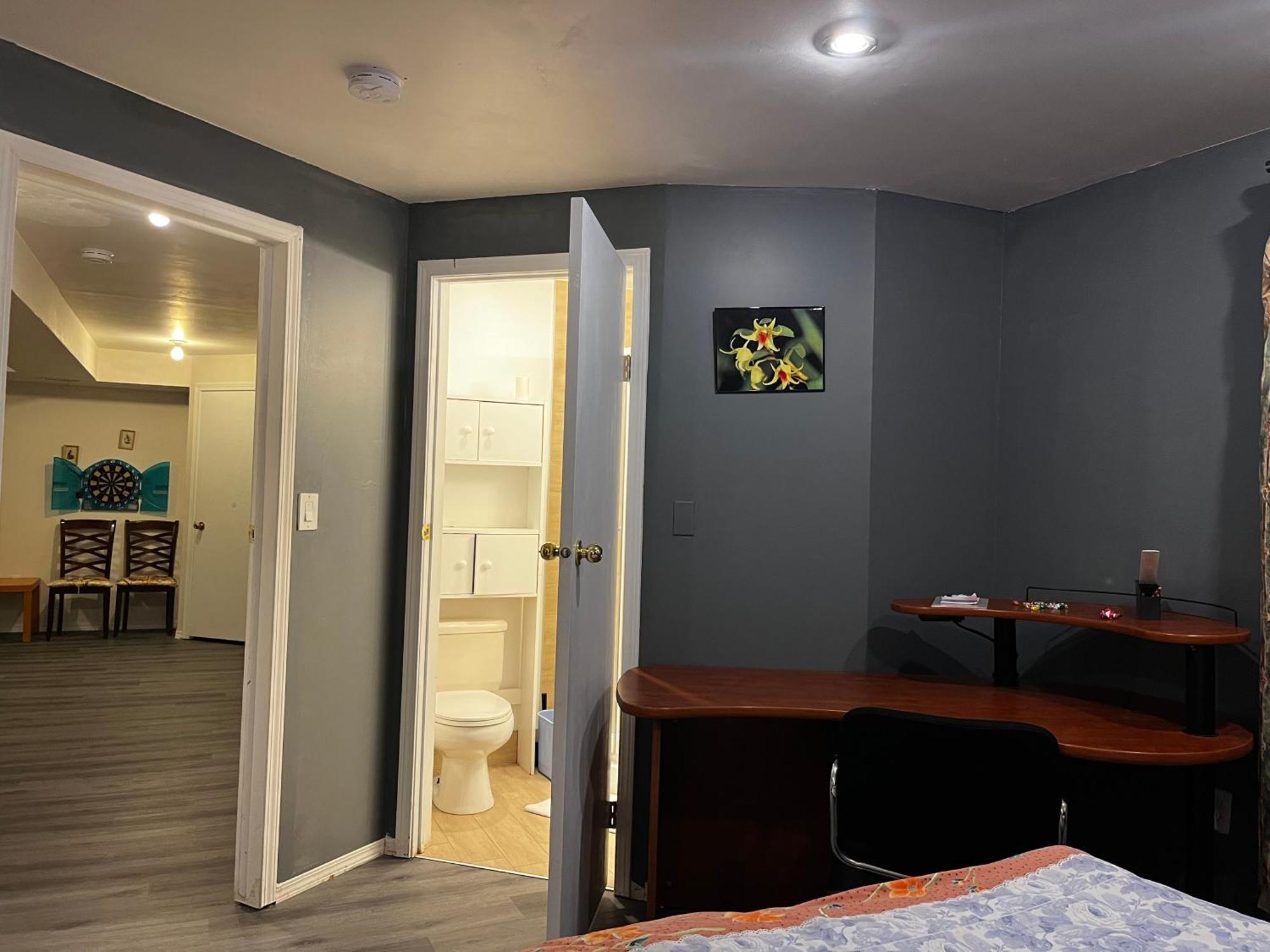 Hidden Valley New Basement Suite With Private Bathroom! YYC Esterno foto